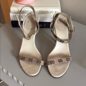 Vintage Gucci Elegant Beige Designer Sandals